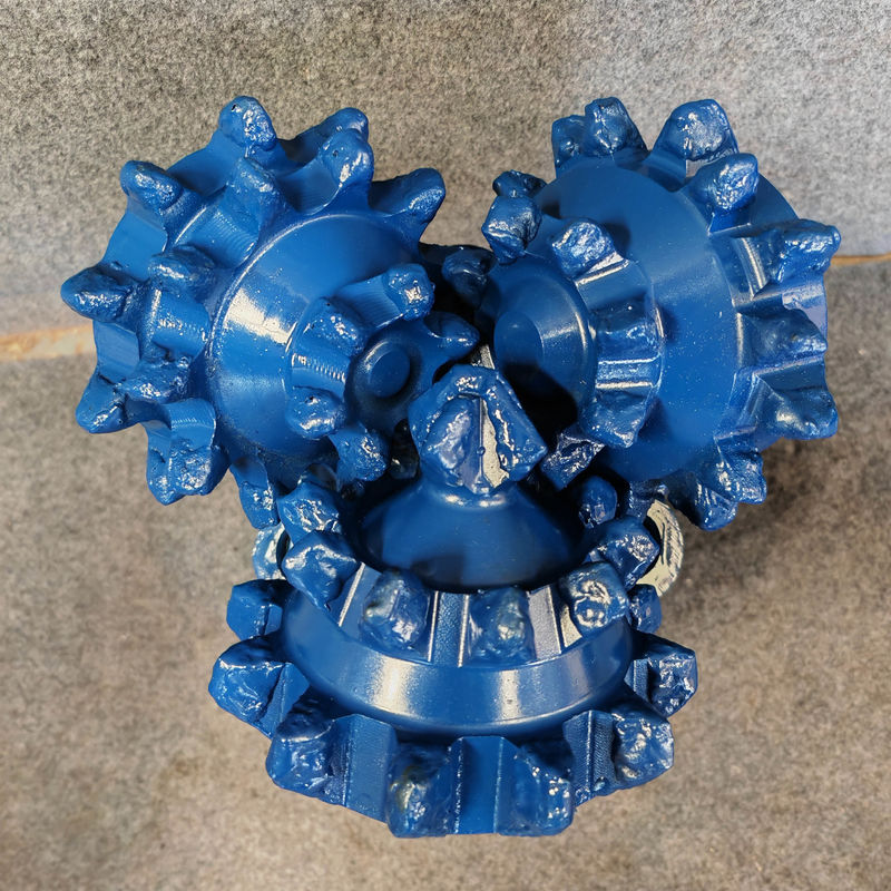 2024 Neues Produkt IADC 217 Dreikegel-Rotationsbits mit Fräsenzahn für mittelharte Formationen